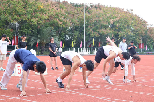 赛场展风采  青春正飞扬